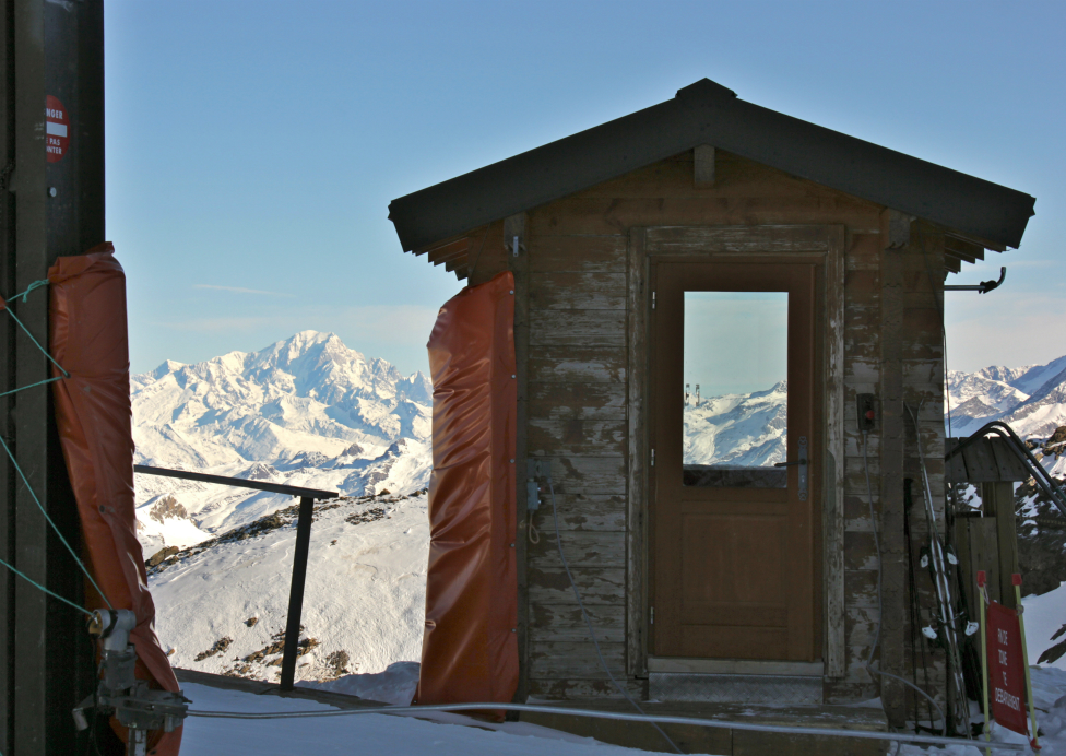 Glacier hut and Mont Blanc Glacier hut and Mont Blanc
