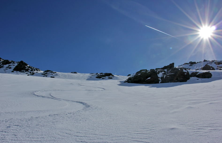 Ski tracks in Vallon du Lou, Val Thorens Ski tracks in Vallon du Lou, Val Thorens